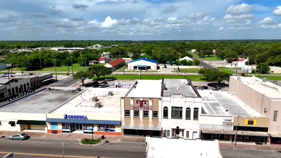 Primary Photo Of 209 N Washington St, Beeville Bar For Sale