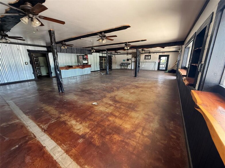 More Photos Of 211 US Highway 281, Johnson City General Retail For Lease