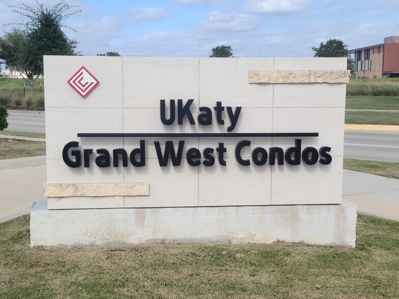 More Photos Of 1215 Grand West Blvd, Katy General Retail For Lease
