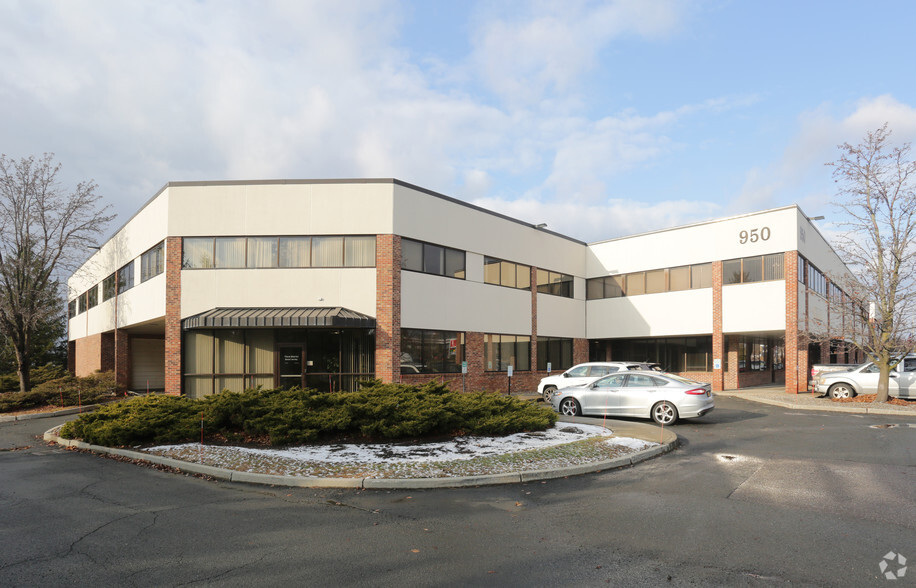 Primary Photo Of 950 New Loudon Rd, Latham Office For Lease