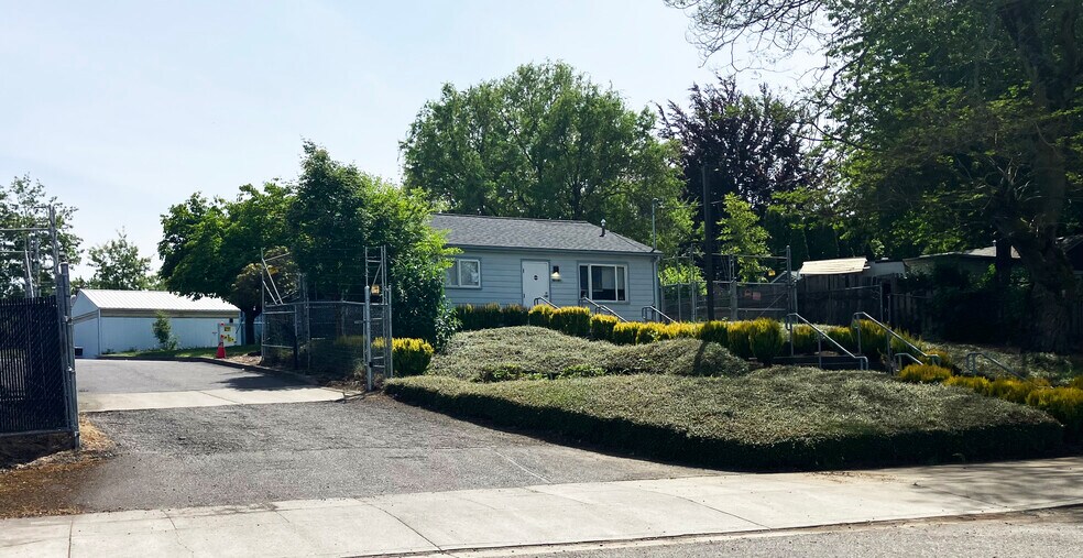 Primary Photo Of 10930 NE Marx St, Portland Flex For Sale