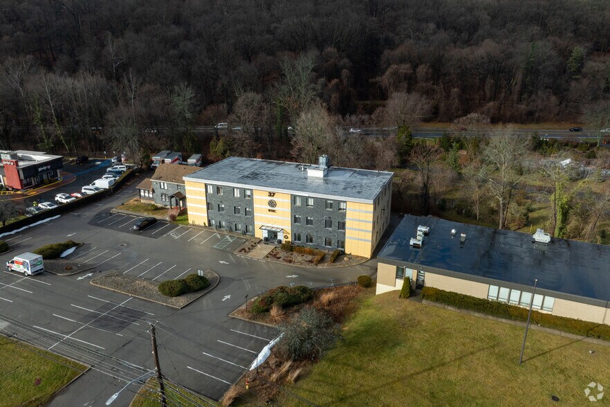 More Photos Of 37 Saw Mill River Rd, Hawthorne Loft Creative Space For Lease