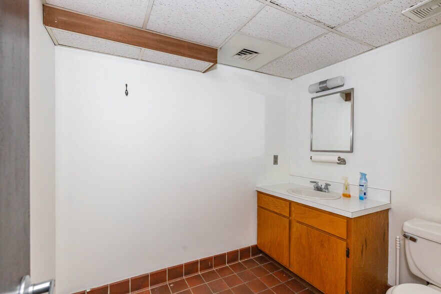 More Photos Of 2801 Claflin Rd, Manhattan Office For Lease