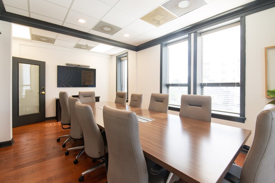 More Photos Of 442 W Kennedy Blvd, Tampa Office For Lease