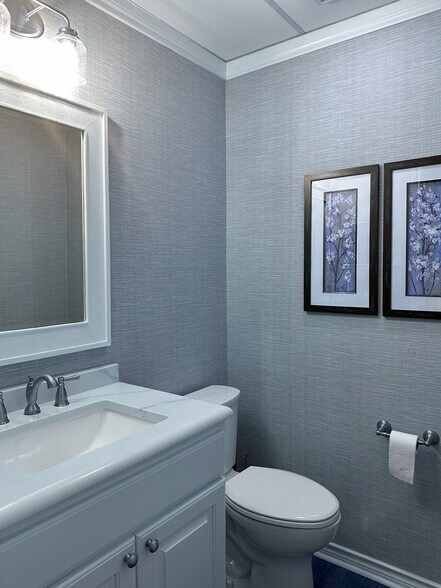 More Photos Of 901 N Mallard St, Palestine Medical For Sale