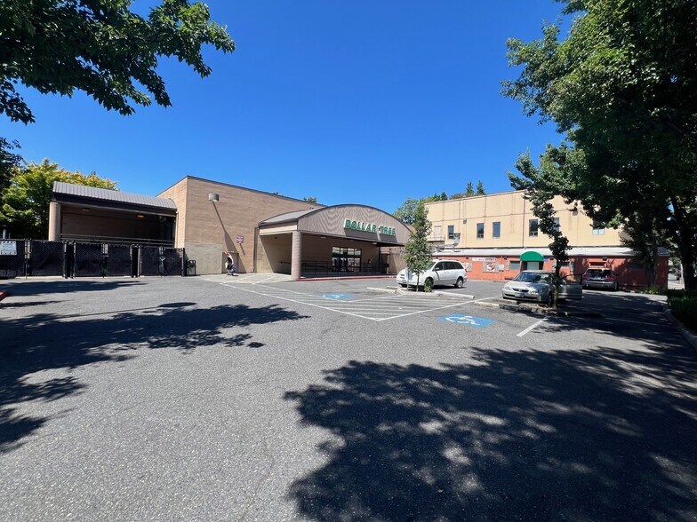 More Photos Of 1815 NE 43rd Ave, Portland Supermarket For Lease