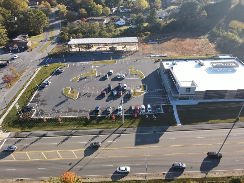 More Photos Of 110 Whitewood Blvd, Johnson City General Retail For Lease