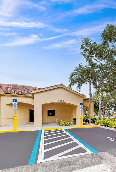 More Photos Of 5626 Tavilla Cir, Naples Bank For Sale