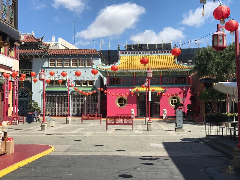 More Photos Of 933 N Broadway, Los Angeles Storefront Retail Office For Lease