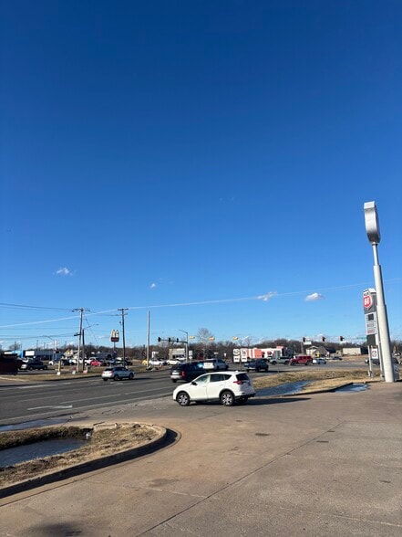 More Photos Of 1906-1908 N Main St, Muskogee Freestanding For Lease