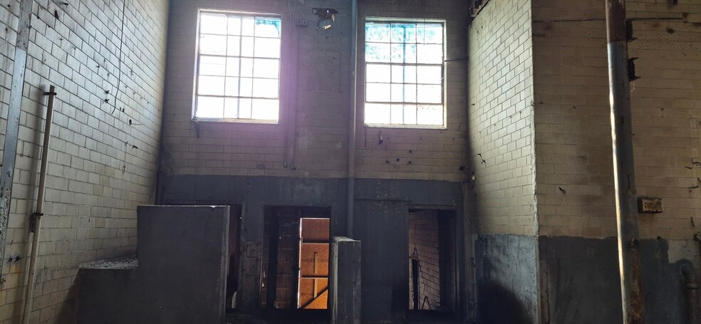More Photos Of 550 Oliver St, Cincinnati Warehouse For Sale