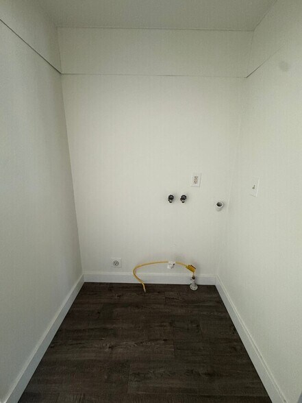 More Photos Of 909-925 SE 2nd St, Bnd, Bend Office For Sale