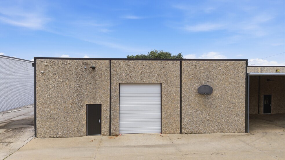 More Photos Of 3130-3140 Towerwood Dr, Farmers Branch Light Manufacturing For Lease