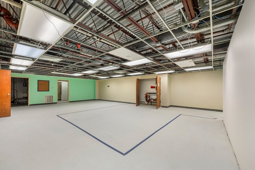 More Photos Of 1255 Engle St, Huntington Light Distribution For Sale