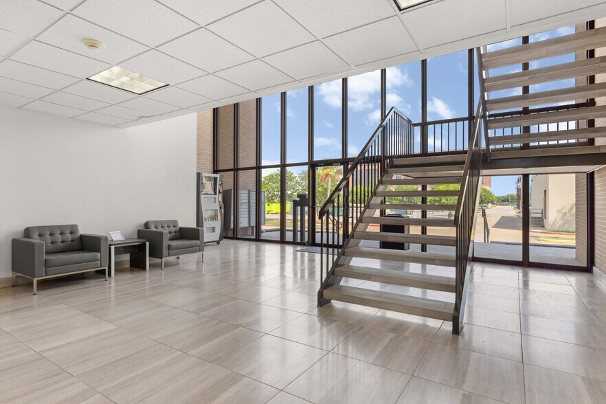 More Photos Of 2045 Space Park Dr, Houston Medical For Lease