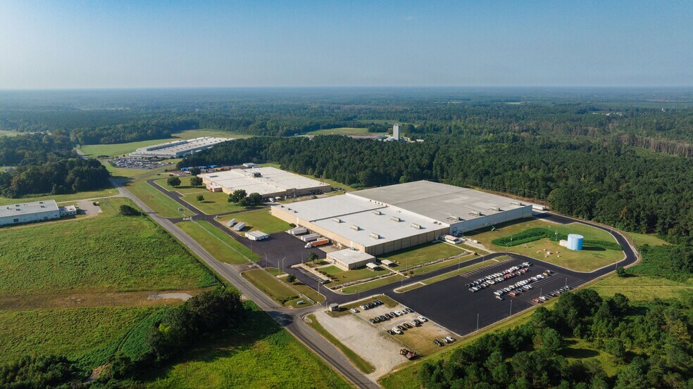 More Photos Of 18400 Fieldcrest Rd, Laurel Hill Distribution For Sale