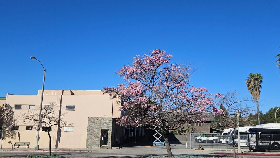 More Photos Of 303 N Allen Ave, Pasadena Warehouse For Sale