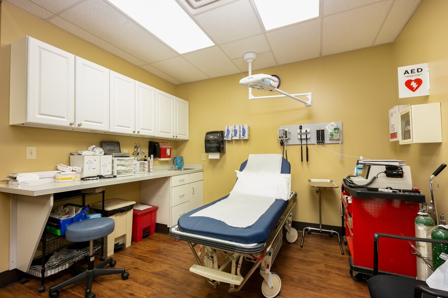 More Photos Of 1195 N Main St, Providence Medical For Lease