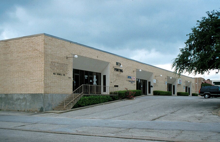 More Photos Of 13706-13720 Neutron Rd, Dallas Light Manufacturing For Lease