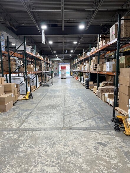 More Photos Of 311 Cox St, Roselle Warehouse For Lease