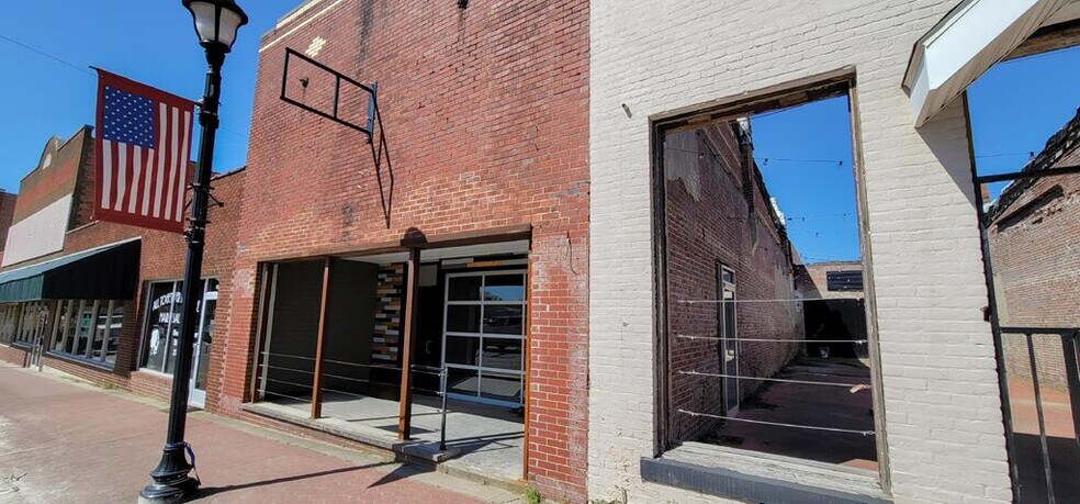 Primary Photo Of 218 N Main St, Beaver Dam General Retail For Sale