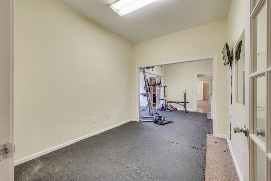 More Photos Of 3815 Highway 66 S, Rogersville Office For Lease