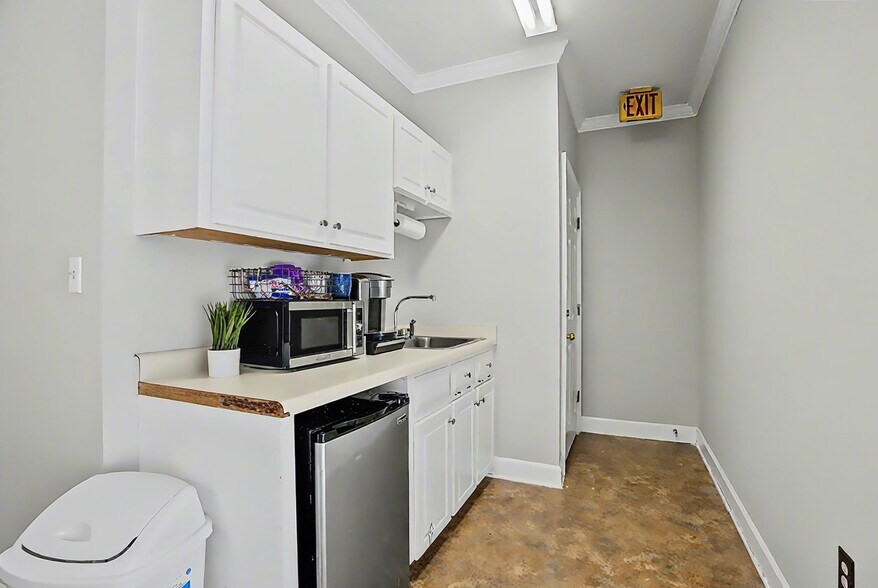 More Photos Of 188 Ben Burton Cir, Bogart Office For Sale