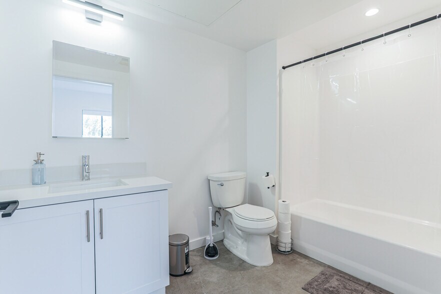 More Photos Of 2301 S Cloverdale Ave, Los Angeles Apartments For Sale