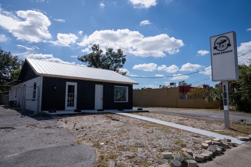 More Photos Of 108 9th Ave E, Bradenton Freestanding For Sale