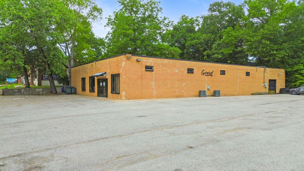 More Photos Of 929 University Ave, Huntsville Storefront Retail Office For Lease