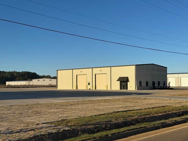 More Photos Of 107 Aerosmith Dr, Richland Light Distribution For Lease