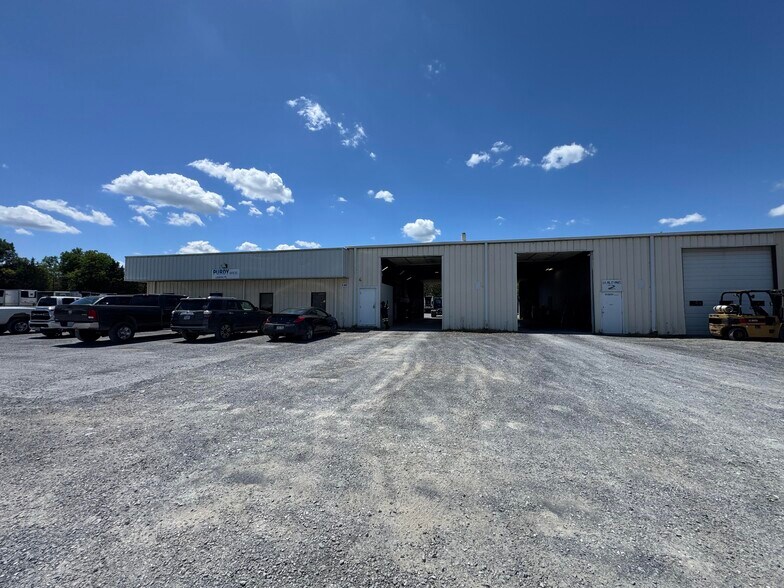 More Photos Of 140 Storage Solutions Ln, White Post Warehouse For Lease