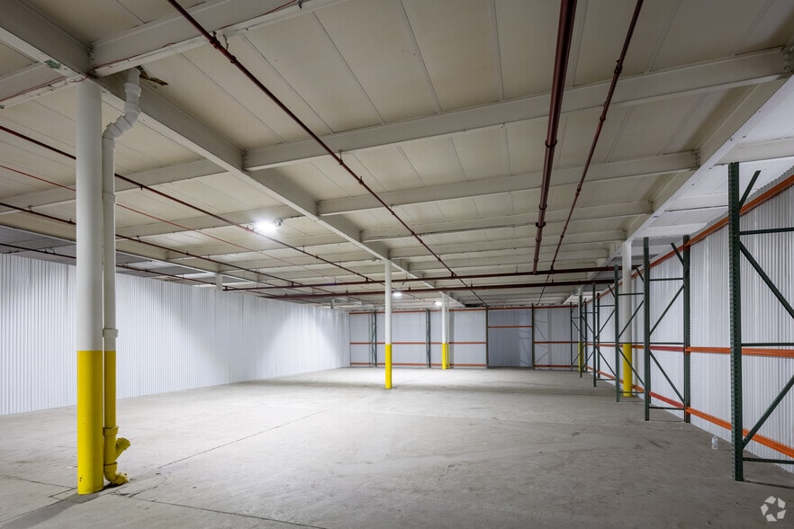More Photos Of 567-575 N Midland Ave, Saddle Brook Warehouse For Lease