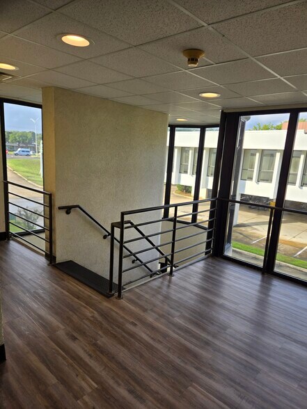 More Photos Of 1910 Lakeland Dr, Jackson Medical For Lease