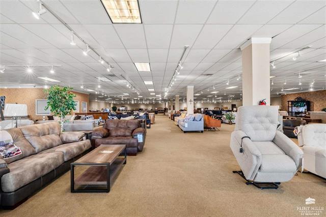 More Photos Of 101 E Lafayette Ave, Abilene Storefront For Sale