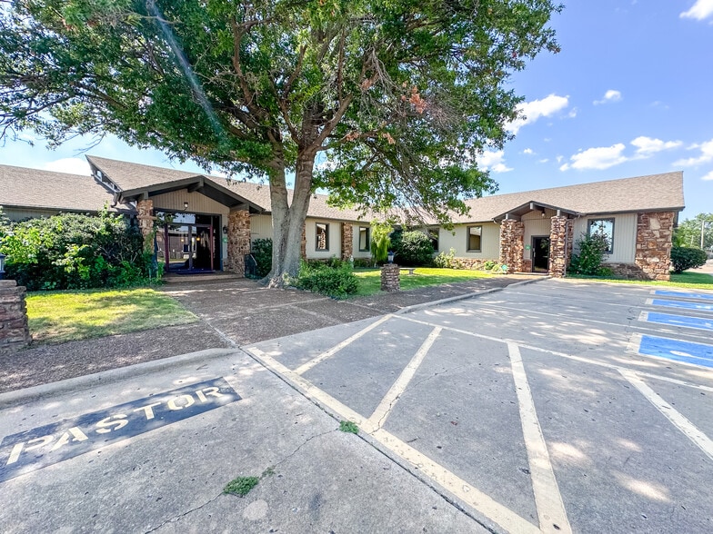 More Photos Of 2833 W Main St, Jenks Religious Facility For Sale