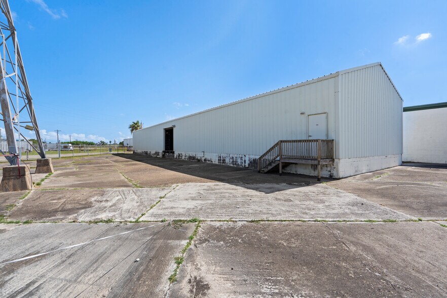 More Photos Of 8602 Broadway St, Galveston Warehouse For Sale