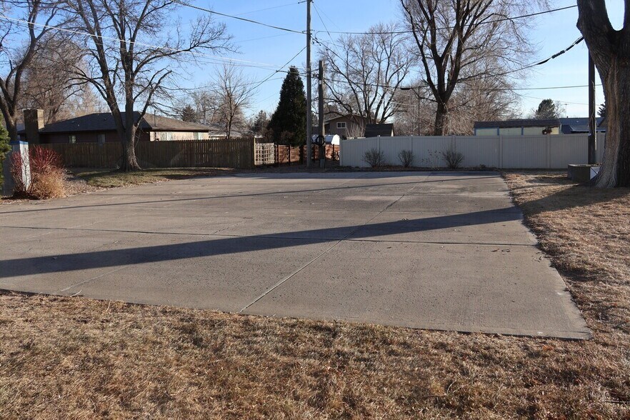 More Photos Of 905 Main St, Windsor Office For Lease