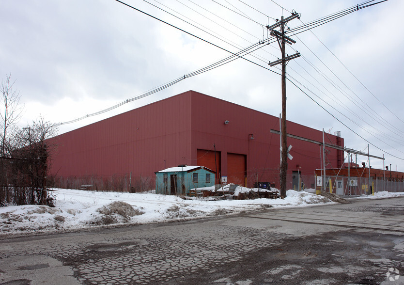 Primary Photo Of 3710 Hendricks Rd, Youngstown Warehouse For Lease