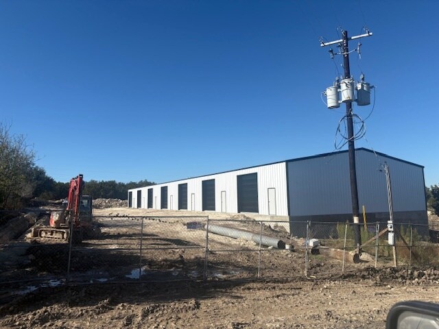 More Photos Of 9204 Rod Rd, Austin Warehouse For Lease
