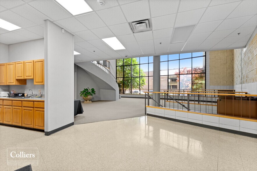 More Photos Of 305 E Main St, Siloam Springs Office For Sale