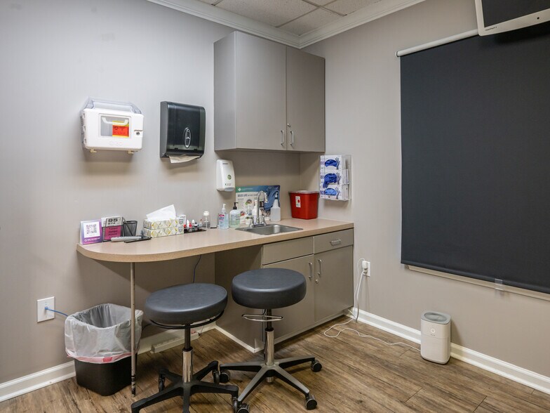 More Photos Of 1998 Hendersonville Rd, Asheville Medical For Sale