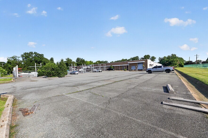 Primary Photo Of 200 Bellevue Rd, Newark Warehouse For Lease