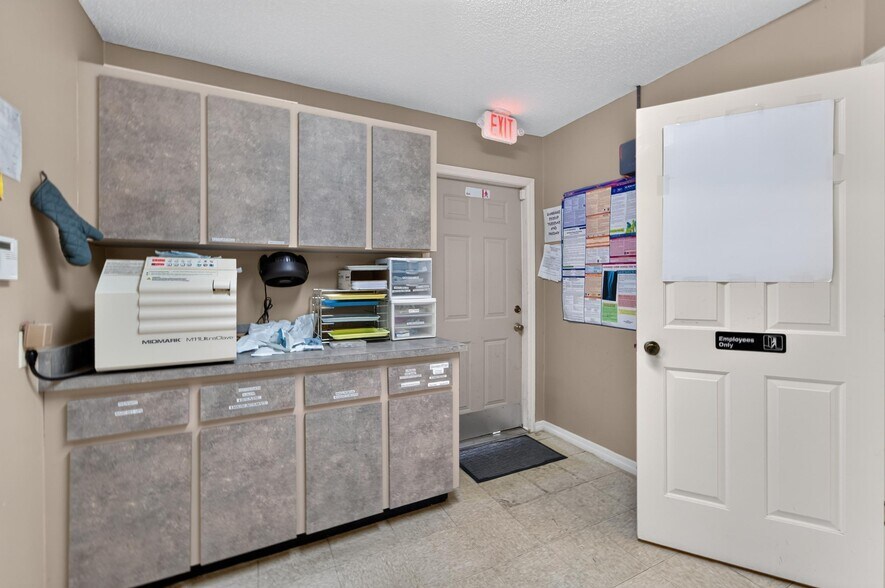 More Photos Of 1205 W Baker St, Plant City Medical For Sale