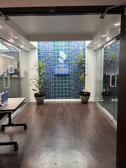 More Photos Of 20300 W 12 Mile Rd, Southfield Office For Lease