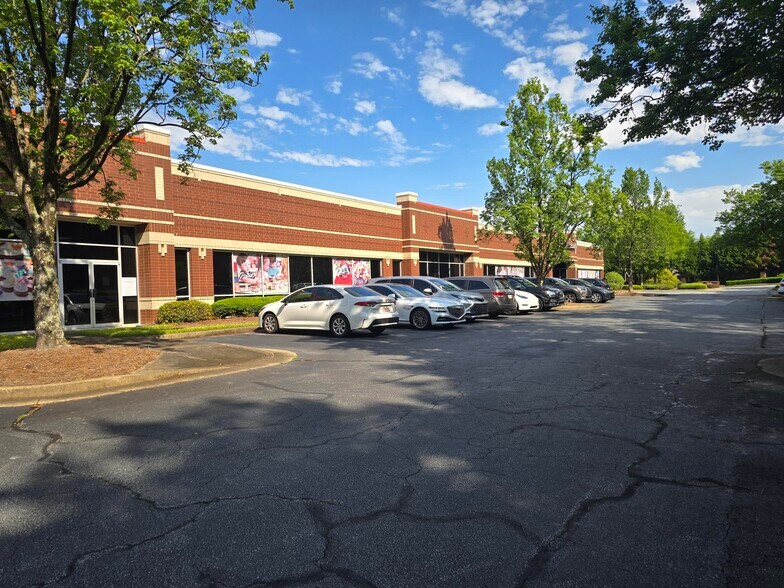 More Photos Of 10700 Abbotts Bridge Rd, Johns Creek General Retail For Lease