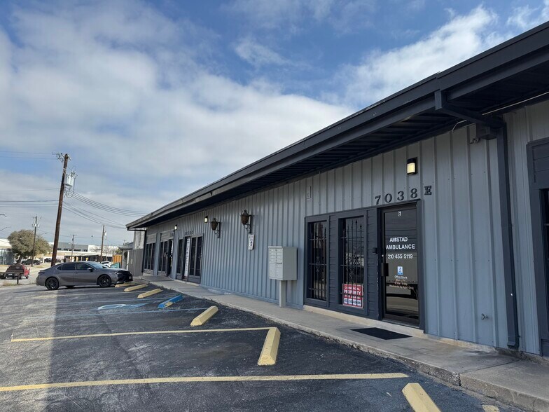 More Photos Of 7038 Eckhert Rd, San Antonio Warehouse For Lease