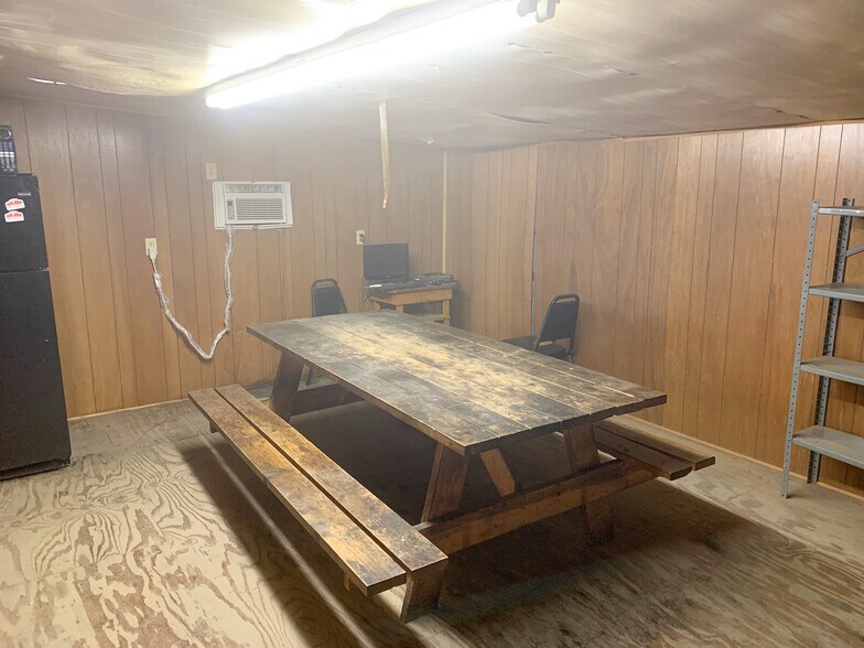 More Photos Of 7010 Moffett Rd, Mobile Industrial For Sale