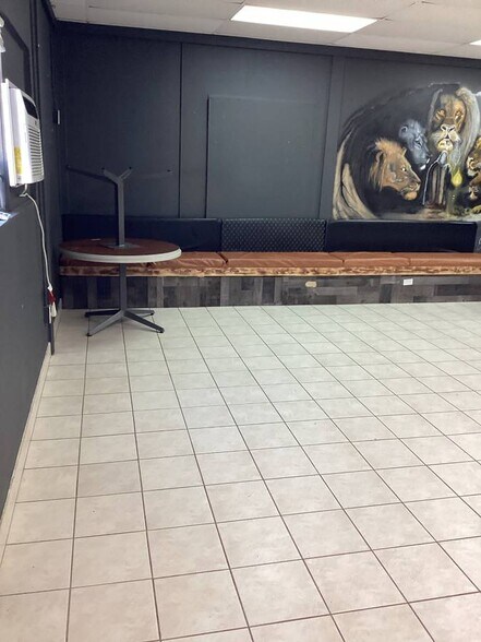 More Photos Of 402-410 Pletz Dr, San Antonio Storefront Retail Office For Lease