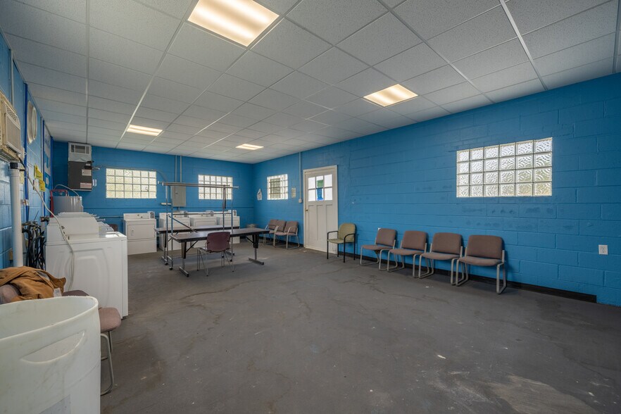 More Photos Of 220 W Lincoln St, Hawk Point General Retail For Sale